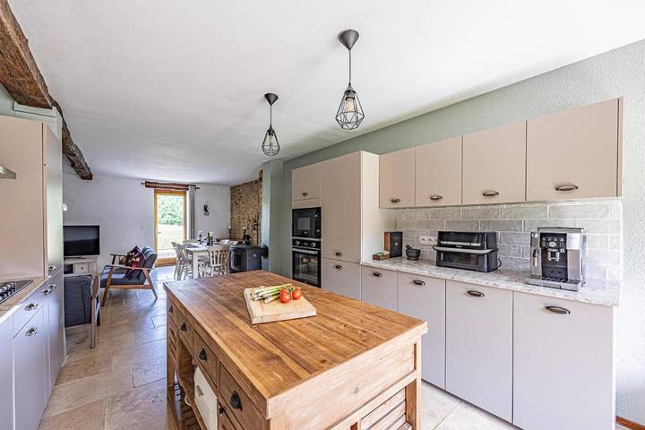 Location de vacances pour 5 personnes, avec piscine et jardin à Biron - 4
