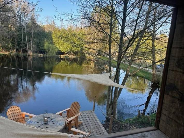 Camping pour 4 personnes, avec vue sur le lac et terrasse dans l' Aisne