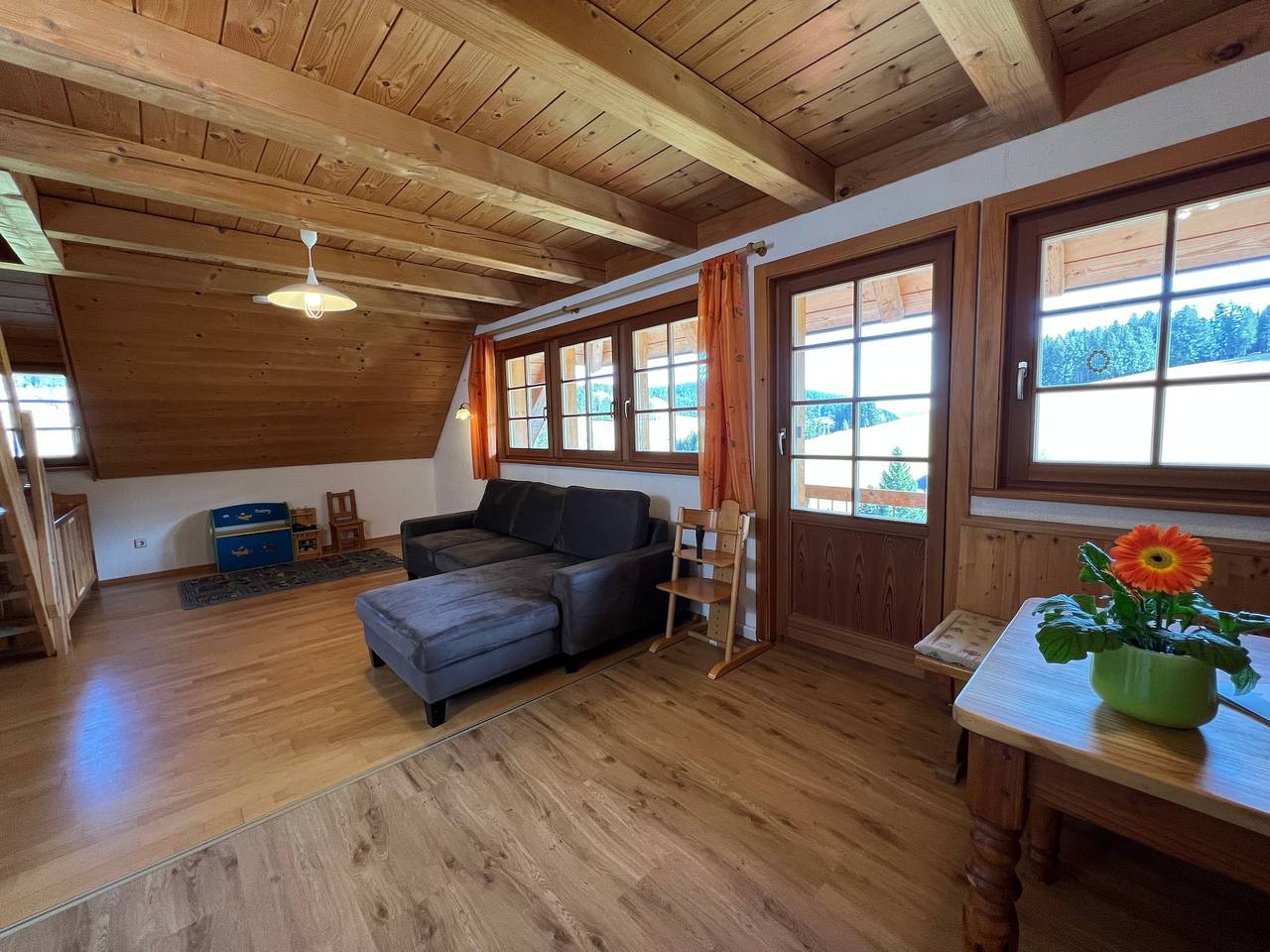 Ganze Wohnung, Ferienwohnung Sternschnuppe, 90 Qm' mit Bergblick, Gemeinschaftsgarten und Balkon in Titisee-Neustadt, Südschwarzwald