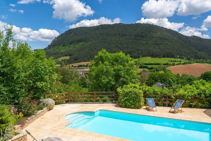 Gîte pour 4 personnes, avec Terrasse et Jardin ainsi que Piscine et Vue dans Lozère - 4