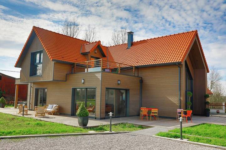 Location de vacances pour 8 personnes, avec Jacuzzi ainsi que Jardin et Sauna à Belle-et-Houllefort