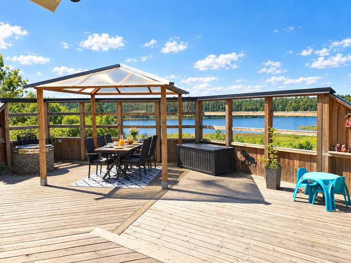 Ferienhaus für 6 Personen, mit Terrasse und Seeblick sowie Garten - 1