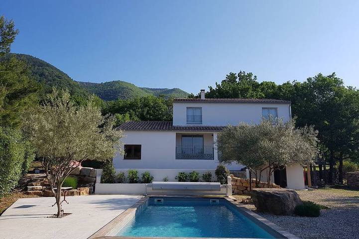 Location de vacances pour 8 personnes, avec Balcon ainsi que Terrasse et Jardin à Soubès