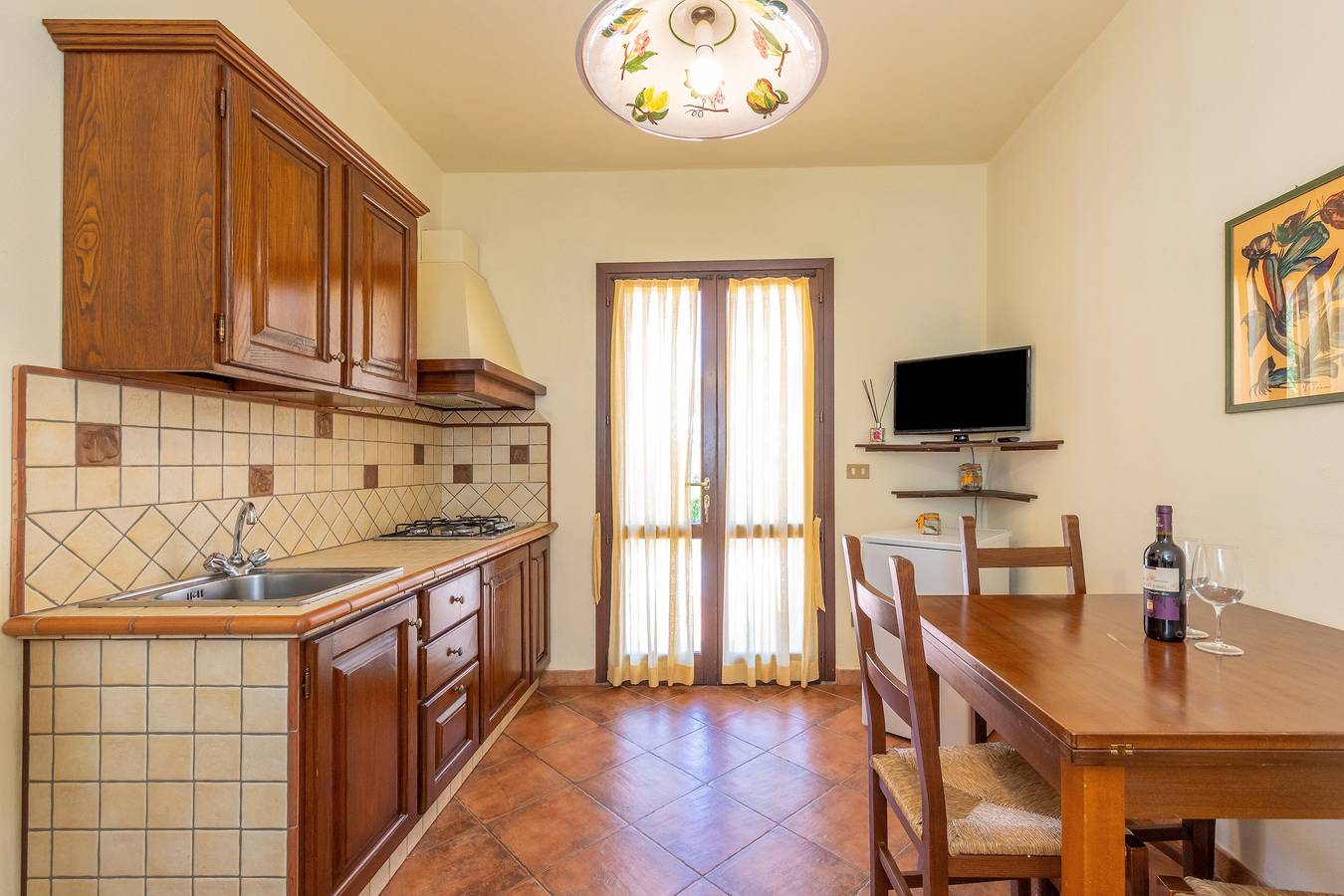 Apartamento entero, Apartamento 'Erba Di Campo - Viola' con piscina compartida, terraza privada y Wi-Fi in Livorno, Costa Etrusca