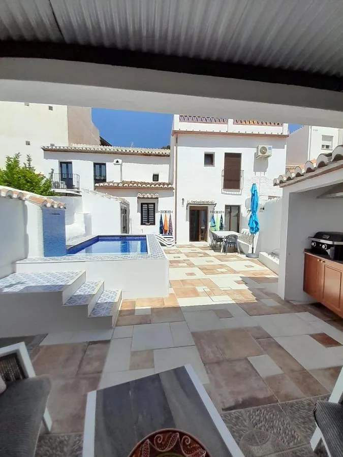 Holiday home for 6 people, with hot tub and garden as well as pool - 1