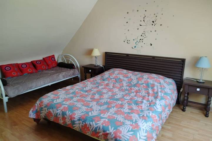 Gîte pour 3 personnes, avec terrasse à Saint-Coulomb - 2