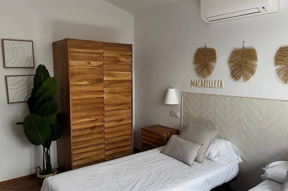 Relax en Villa con Piscina Privada a 1 Minuto de la Playa - Pet Friendly! in Santo Tomas, Es Migjorn Gran