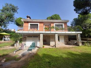 Casa rural para 2 personas, con vistas además de terraza y jardín en Pelayos de la Presa