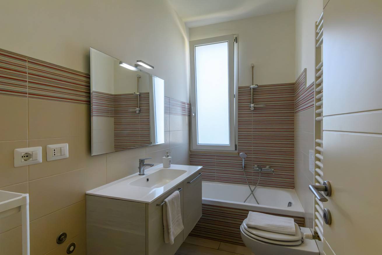 Appartamento intero, Guesthost - Flaminia 36 Apartment in Pesaro, Valle del Metauro