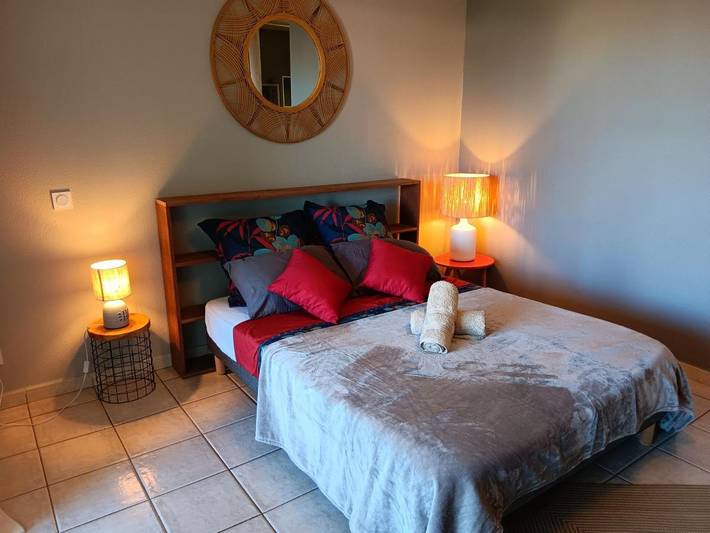 Gîte pour 3 personnes, avec vue et terrasse dans Plage de Trou d'eau - 2