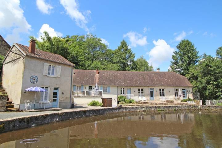 Gîte pour 3 personnes, avec Terrasse ainsi que Jardin et Piscine