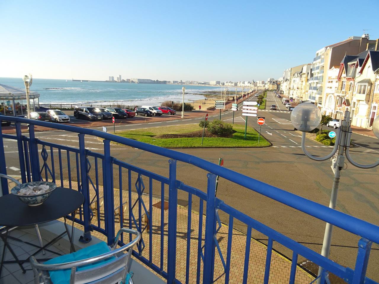 Entire apartment, Seafront studio in Les Sables-d'Olonne, pet-friendly in Les Sables-d'Olonne, Vendée