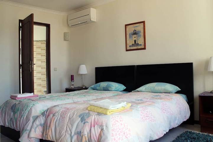 Villa mit privatem Pool, 3 Schlafzimmer, Schlafmöglichkeiten für 6, Vilamoura, Old Village in Quarteira, Faro Distrikt