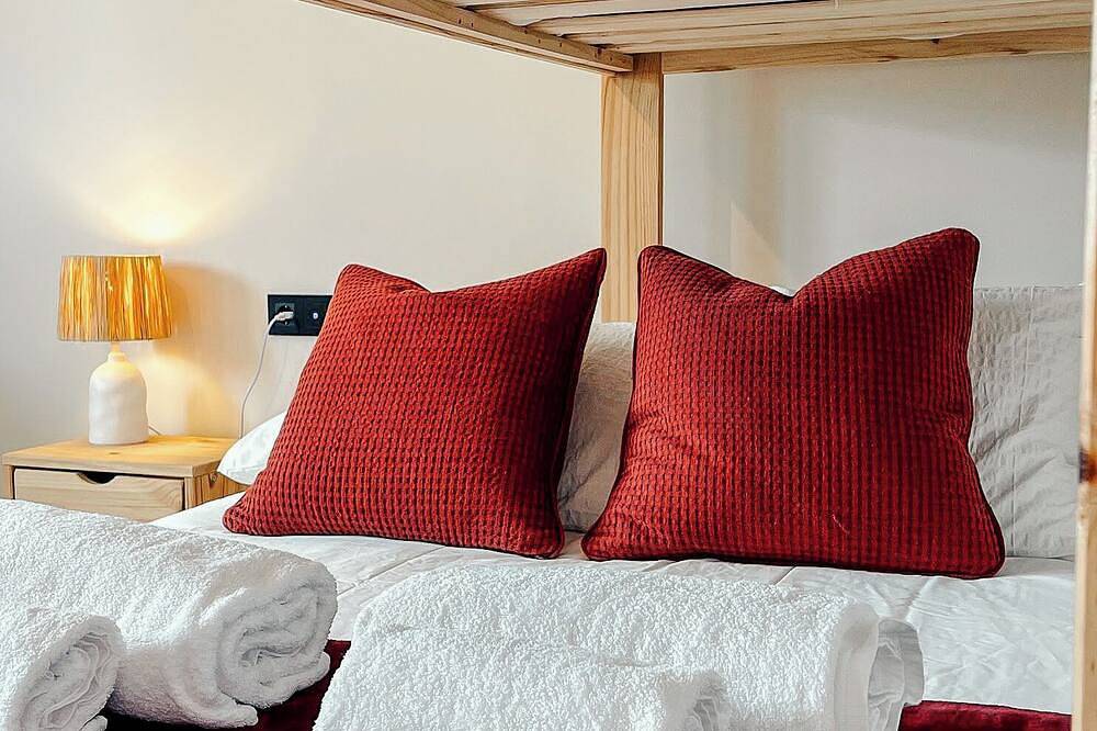 O Lar de Laura - House with garden and swimming pool in Vigo suitable for pets in Vigo, Galician Coast