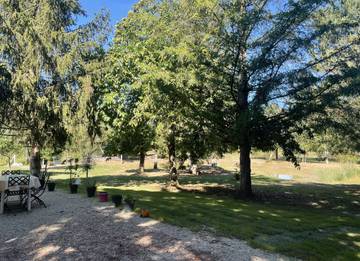 Gîte pour 3 personnes, avec vue sur le lac ainsi que terrasse et jardin, animaux acceptés dans le Loir-et-Cher