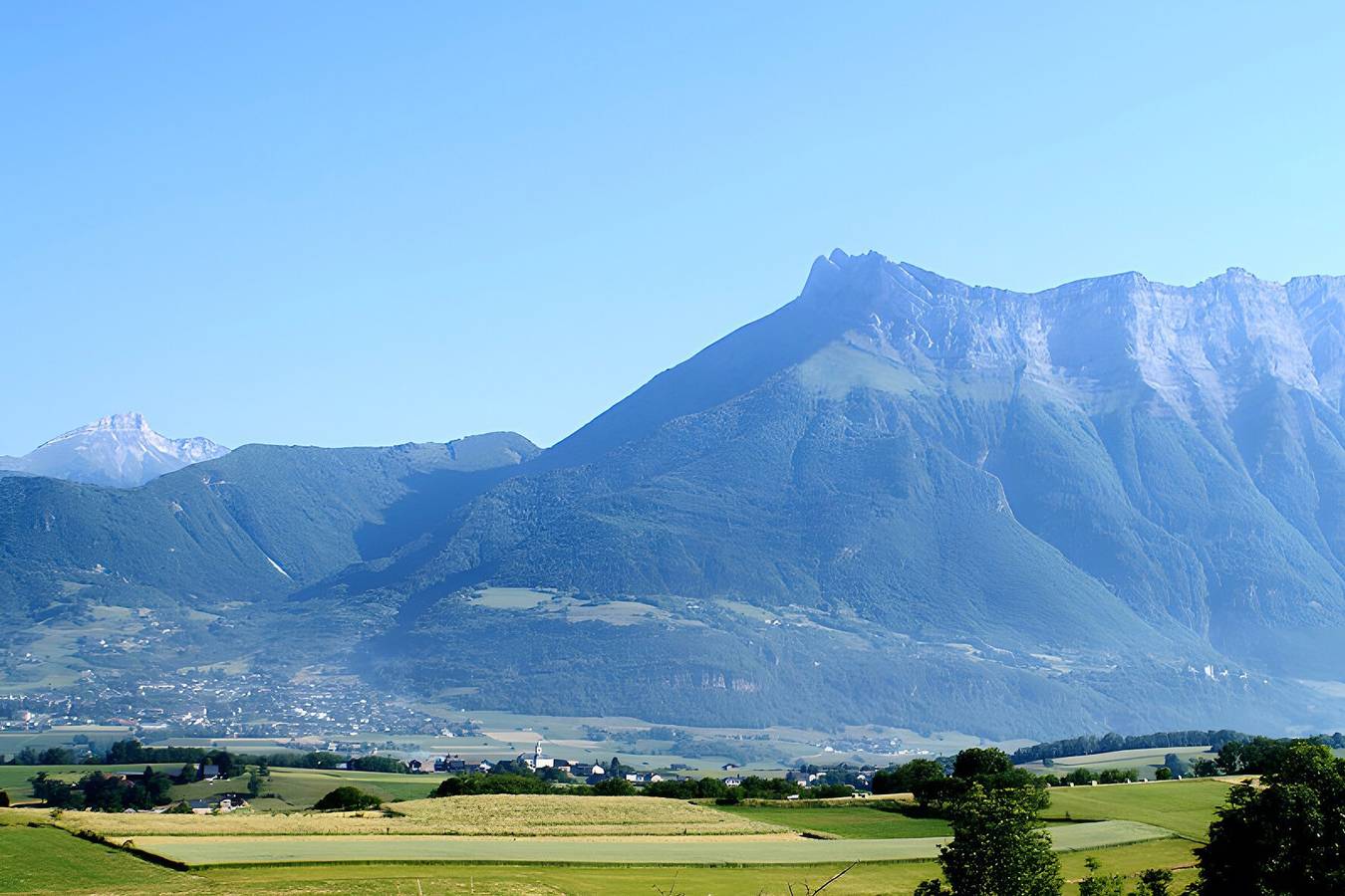 Appartement entier, Appartement « Gîte Yveco » avec vue montagne, balcon et Wi-Fi in Châteauneuf (Savoie), Région de Chambéry
