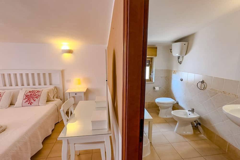 Entire apartment, Su Recreu 'E Mare 301- Double room in Bosa Marina, Planargia