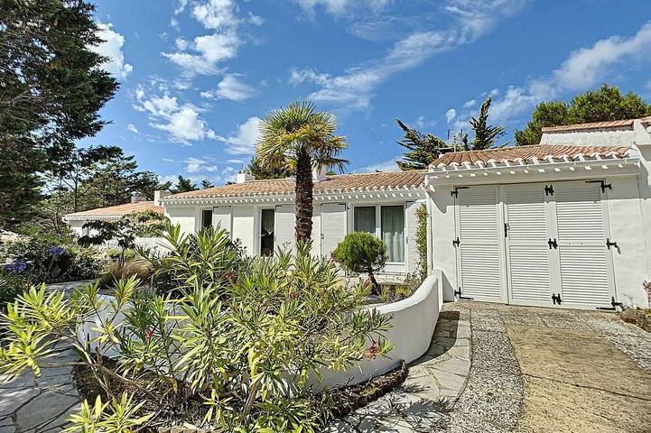 Location de vacances pour 8 personnes, avec jardin et terrasse dans Plage des sables d'or