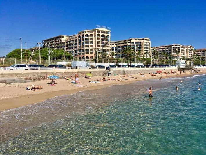 Gîte pour 2 personnes, avec piscine et terrasse dans Office De Tourisme Cannes La Bocca