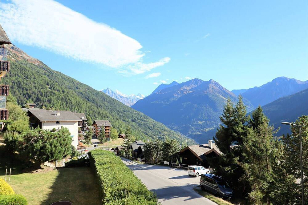 Ganze Wohnung, Außen: 2-Zimmer-Wohnung mit Südbalkon mit Blick auf das Matterhorn. Klappbare Terrassenmöbel. Für 2 in Saint Luc, Anniviers