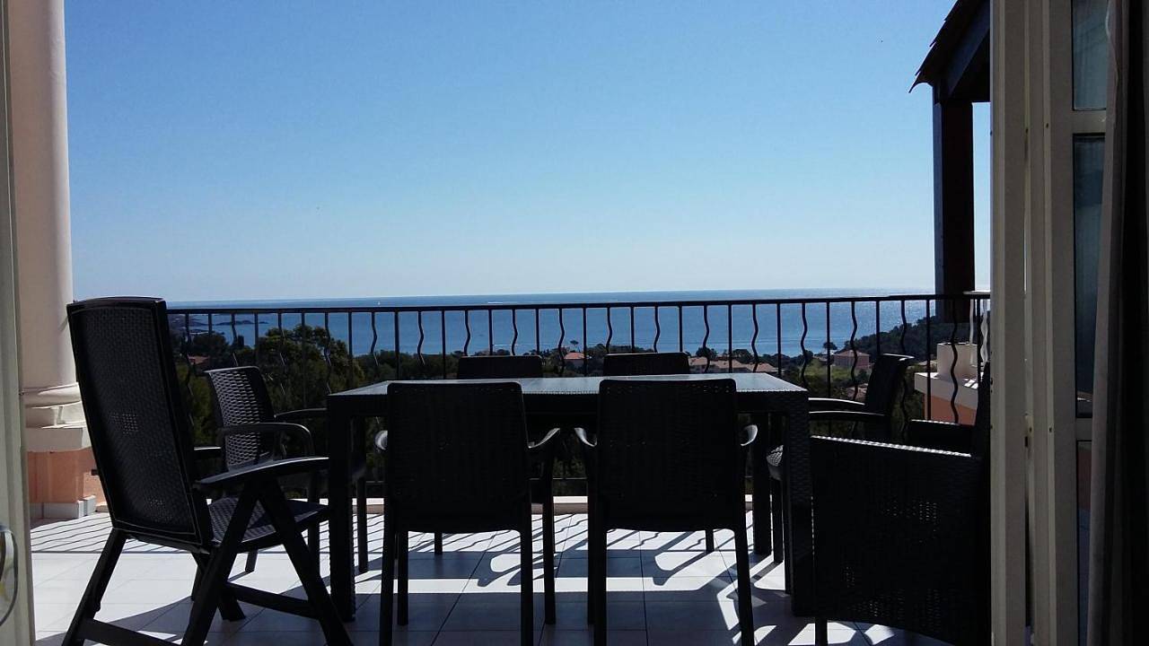 Geheel appartement, Two-Bedroom Apartment in Le Dramont, Saint-Raphaël