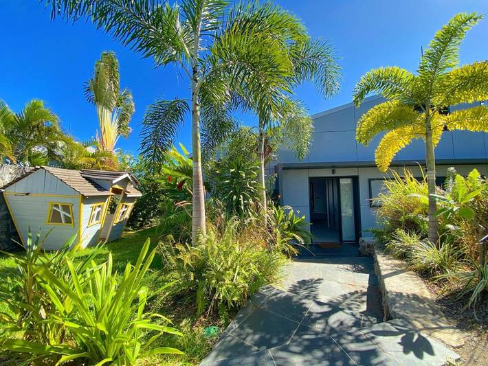 Location de vacances pour 9 personnes, avec vue ainsi que piscine et jardin, adapté aux familles à La Saline les Bains - 4