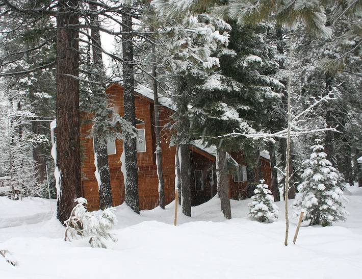 Vacation rental for 12 people, with hot tub and yard in Donner Lake