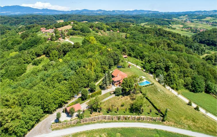 Geräumige 2-Zimmer-Wohnung mit Pool, WLAN und Terrasse in Bedenica, Zagreb und Umgebung