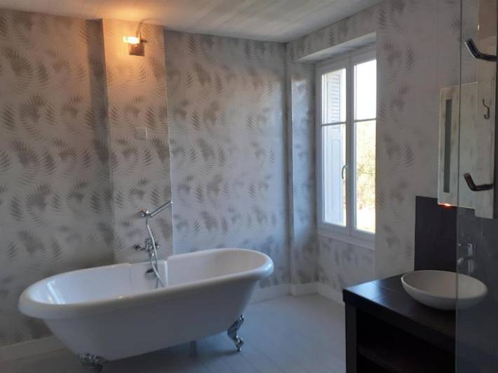 Location de vacances pour 2 personnes, avec Jardin ainsi que Piscine et Vue dans Grand étang de Saint-Estèphe