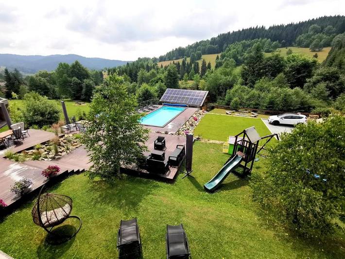 Dom gościnny dla 4 osób, z jacuzzi i ogród oraz basen i sauna w Tylicz