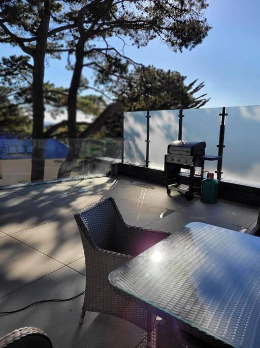 Entire apartment, Three-Bedroom Apartment in Sandbanks, Poole