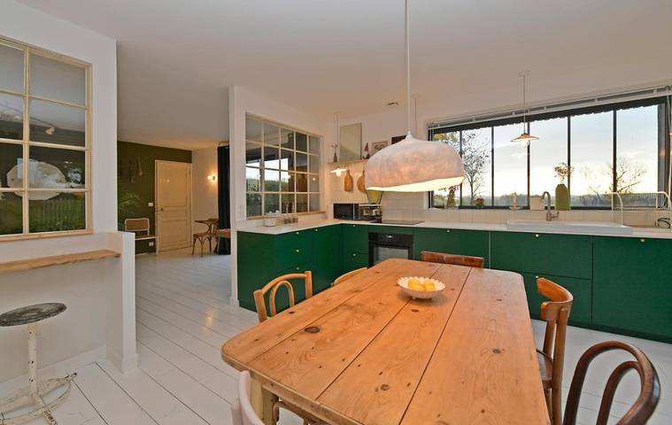 Gîte pour 10 personnes, avec piscine ainsi que vue et jardin, animaux acceptés à Étaves-et-Bocquiaux