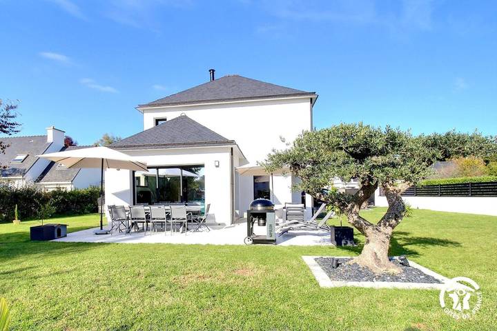 Gîte pour 8 personnes, avec jardin et terrasse à Pluvigner