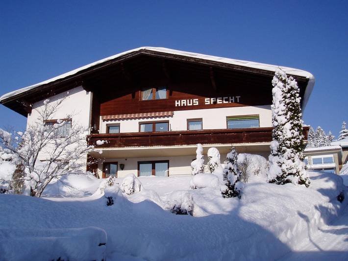 Ferienwohnung für 4 Personen, mit Terrasse und Garten sowie Ausblick in Reutte