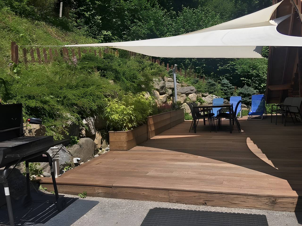 Appartement entier, Appartement "Locdecharme" avec vue sur les montagnes, terrasse privée et Wi-Fi in Les Clefs, Région d'Annecy