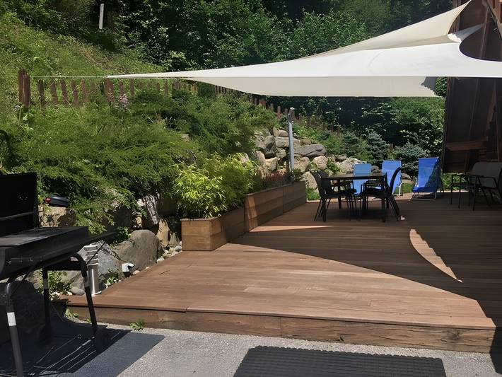 Appartement entier, Appartement "Locdecharme" avec vue sur les montagnes, terrasse privée et Wi-Fi in Les Clefs, Région d'Annecy