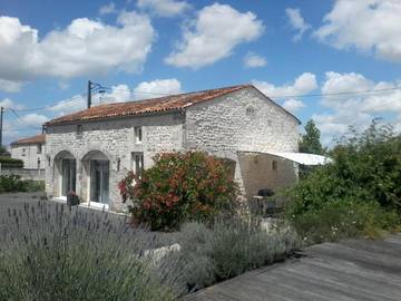 Gîte pour 6 personnes, avec vue et jardin à Pons