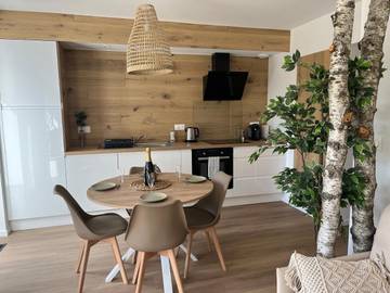 Cottage pour 4 personnes, avec terrasse ainsi que piscine et vue dans Chouzelot