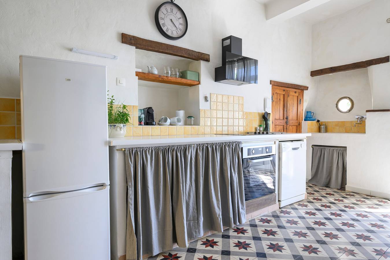 Maison Bleue 26170 Mollans-sur-Ouvèze – Authentique maison de village au bord de la rivière in Mollans-sur-Ouvèze, Région de nyons
