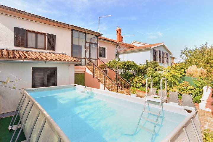 Ferienwohnung für 5 Personen, mit Pool und Terrasse