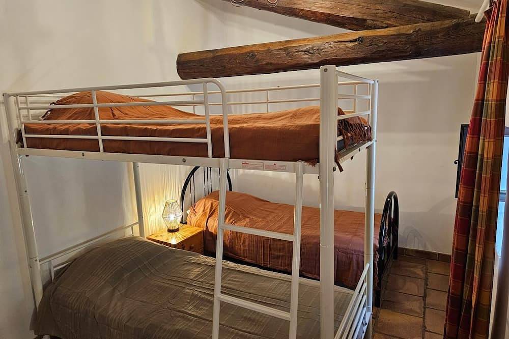 Entire apartment, Domaine de Bagard - Gîte la Magnanerie 54m² 4/7 pers Terrace in Sauve, Le Vigan region