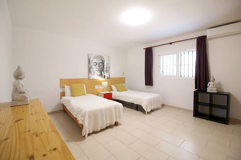 Villa Sa Barda - 2 Bedrooms | Huge Grounds | Private Pool | Peaceful | A/C in San Rafael (Ibiza), Sant Antoni de Portmany