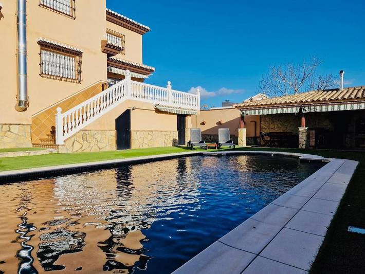 Chalet para 14 personas, con piscina además de vistas y jardín, Se admiten mascotas - 1