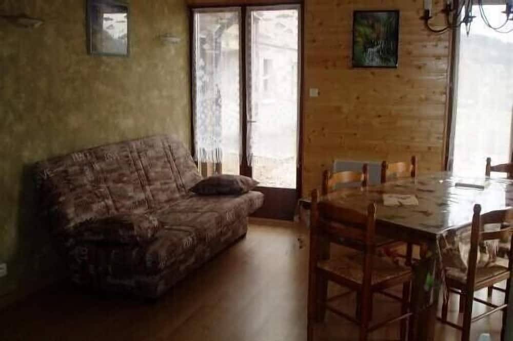 Leuk klein chalet aan de voet van de Ballon d'Alsace dicht bij alle winkels in Saint-Maurice-sur-Moselle, Épinal en omgeving