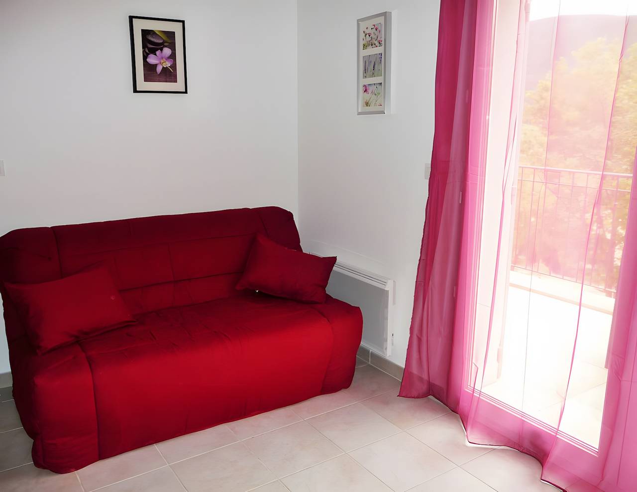 Apartamento entero, Apartamento 'Résidence Ventoux Revitalisation' con vistas a la montaña, balcón y Wi-Fi in Reilhanette, Región de Nyons