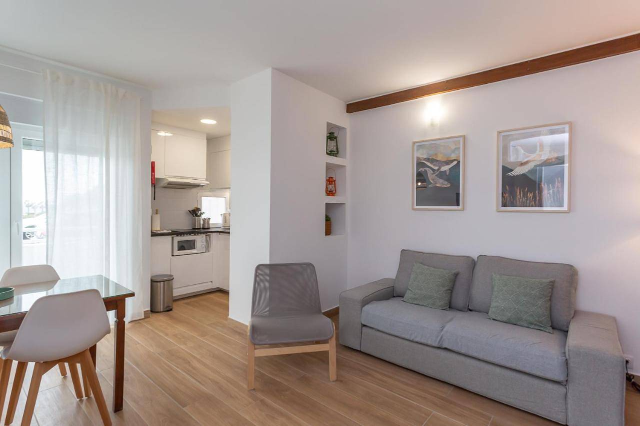 Apartamento inteiro, Apartment With a Garden, Close to Carcavelos Beach in Carcavelos e Parede, Costa de Lisboa