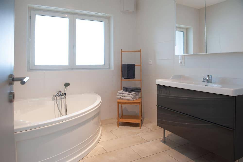 Beau gîte \"Le Tomigite\" pour 4 à 8 personnes avec espace extérieur in Dimbsthal, Région de Saverne