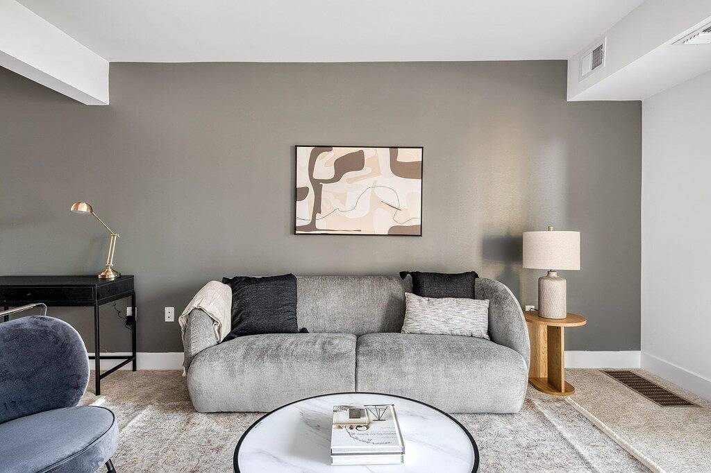 Ganze Wohnung, Sleek Menlo Park 2Br w/ Pool, W/D, Gym, near 82, 101, 280, by Blueground in Menlo Park, Silicon Valley