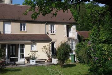 Gîte pour 6 personnes, avec terrasse et jardin à Druyes-les-Belles-Fontaines
