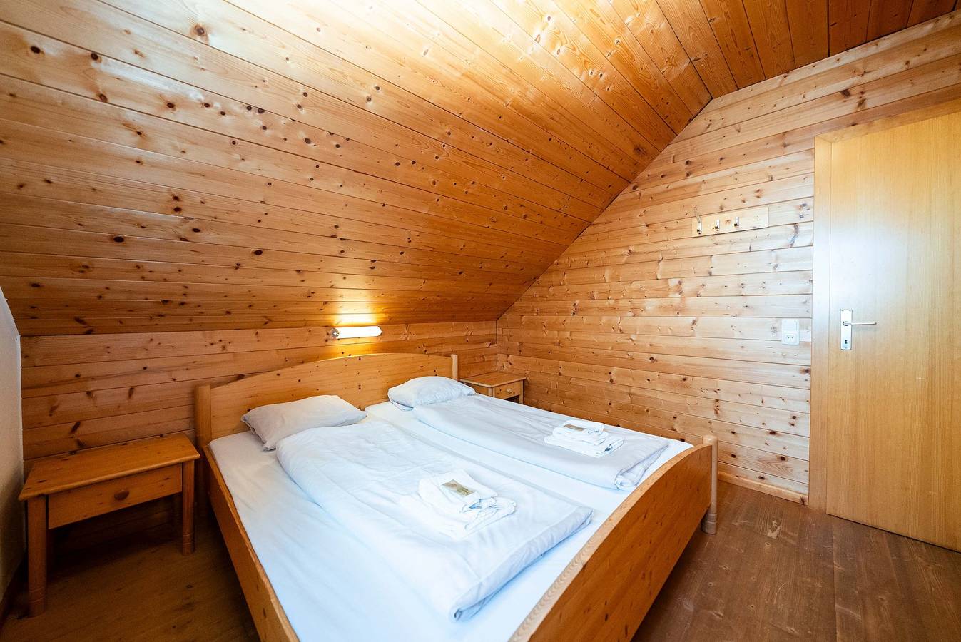 Chalets Feuerkogel | Kitchen | Sauna | Ski-in/out in Salzkammergut-Berge, Ebensee